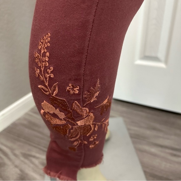 Express High Rise Supersoft Rose Gold Embroidered Stretchy Leggings Sz 0 or 2 - Picture 4 of 13
